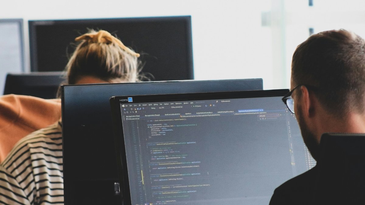 AI as a Co-Founder helping entrepreneurs build companies with smaller teams