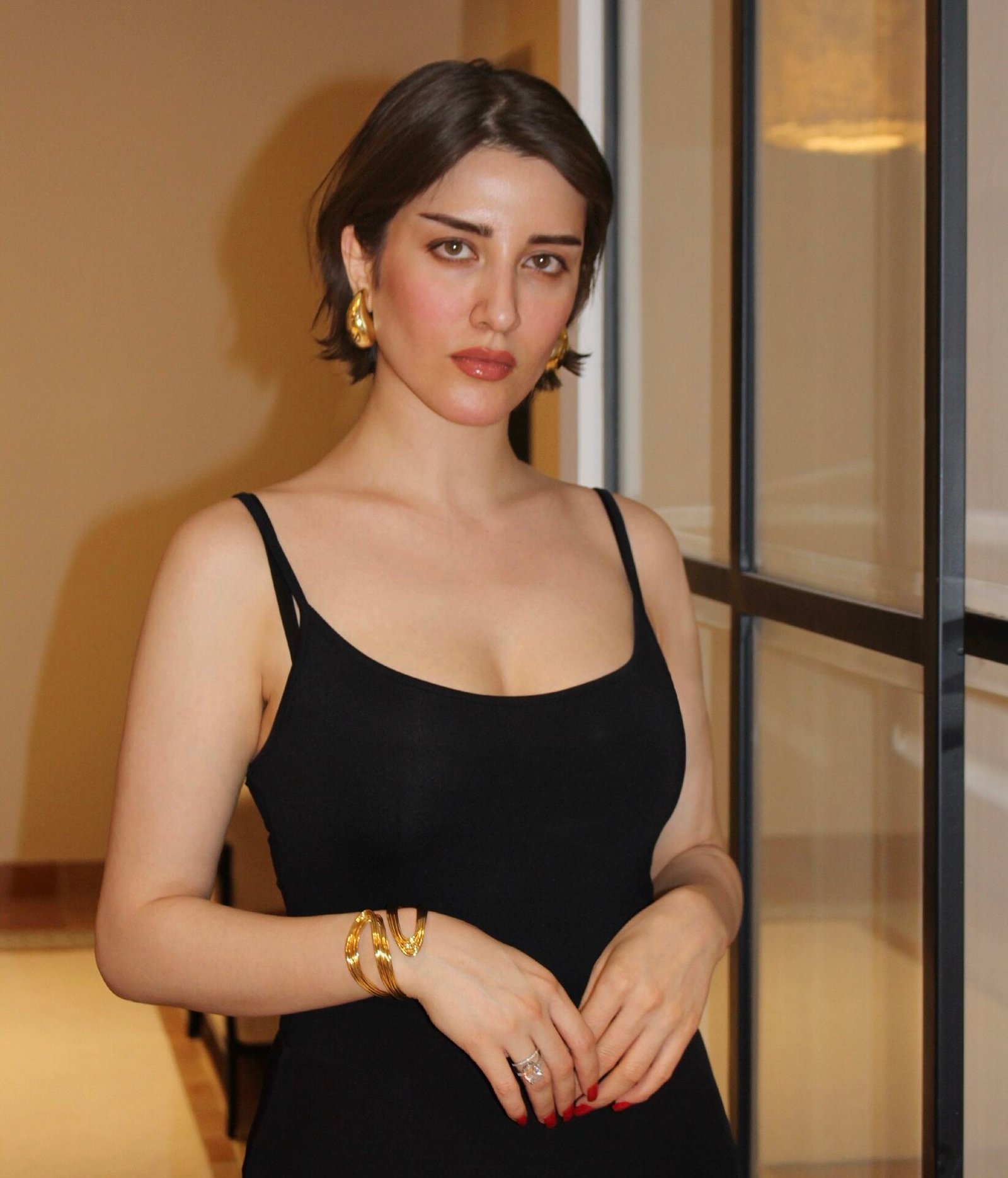 Nadia Parsa fashion and beauty style