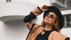 Quiet luxury minimalist fashion style with neutral tones and tailored clothing
